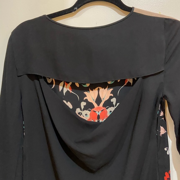 BCBG Maxazria Tunic Top with Floral Print - Picture 4 of 12